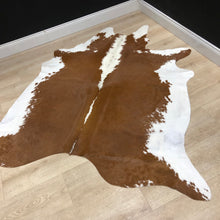 Load image into Gallery viewer, XL Chestnet Hereford Cowhide Rug